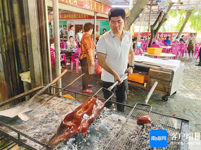 烤乳猪。海南日报记者 张文君 摄