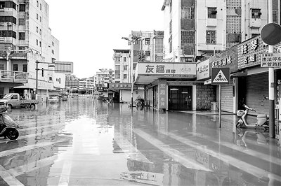 昨日，桂林市城区积水有序消落排出