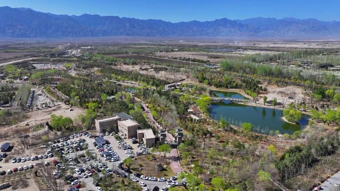 贺兰山运动公园全景（无人机照片）。新华社记者 王鹏 摄