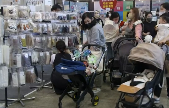 韩国的婴幼儿用品展览会（图源：社交媒体）