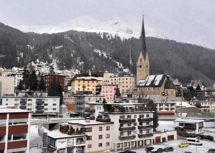 ↑雪中的瑞士小镇达沃斯。