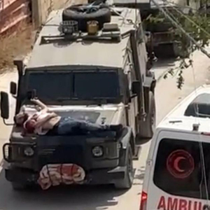 以军绑伤巴人吉普带走视频回应 巴勒斯坦 受伤 吉普车 加沙地带 引擎盖 巴以辩论 以色列 双引号 交际媒体 军规 sina.cn 第2张