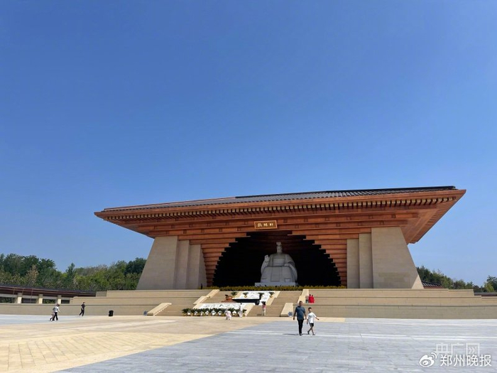 郑州新郑黄帝故里拜祖广场（央广网记者 张丽娜 摄）