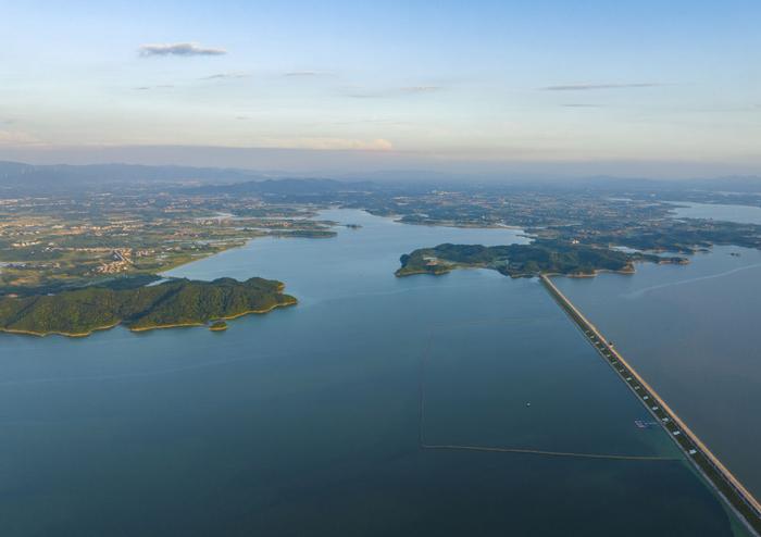   2024年5月23日，无人机拍摄的江西湖口长江江豚迁地保护基地一角。新华社发（李学华摄）