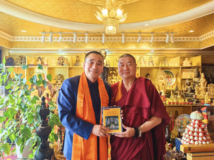 爱国人士华国中心中千年宏觉寺住持噶尔哇·阿旺桑波活佛