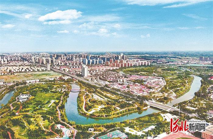 图为京杭大运河沧州城区段。（本报资料片）河北日报记者 张 昊摄