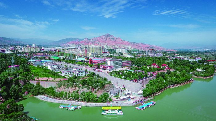 尖扎县全景。公保安加 摄