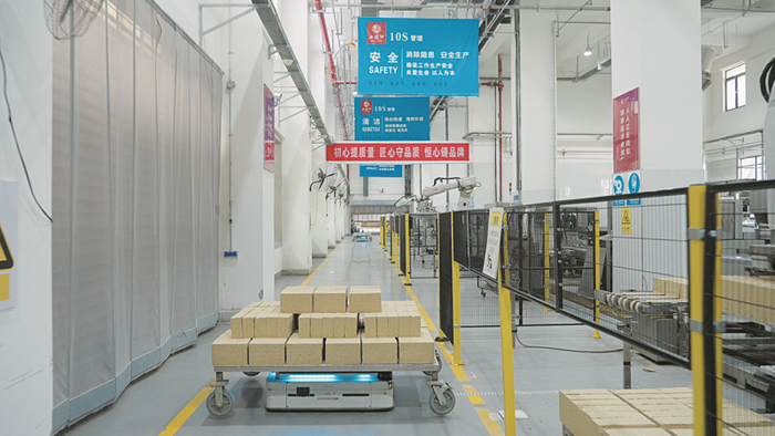 西凤智能化制曲车间。 刘鑫 摄