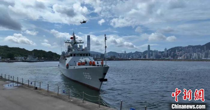 中国人民解放军驻香港部队采取紧急拉动演练方式，出动陆海空部队部分兵力，组织第二季度联合巡逻。驻港部队 供图