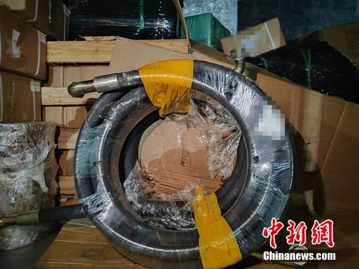 图为藏毒的液压管。西双版纳边境管理支队 供图