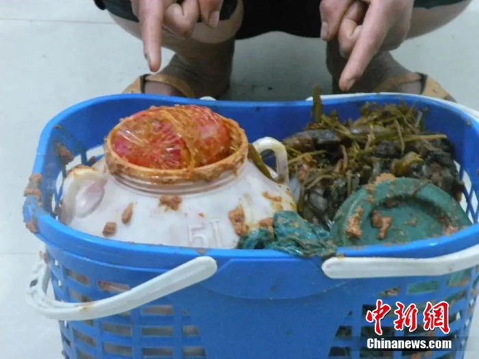 图为泡菜藏毒。清水河出入境边防检查站 供图
