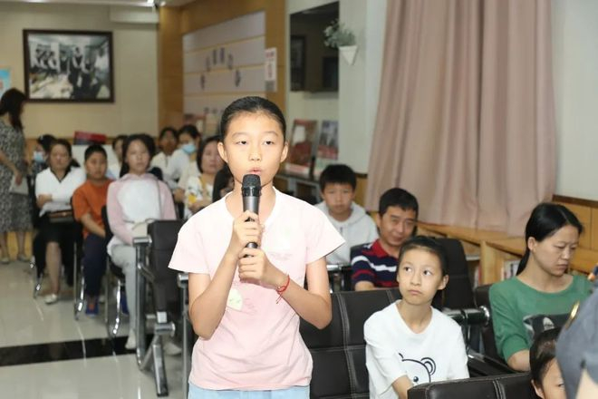 通过美育提高审美素养，陶冶奋斗的高尚情操