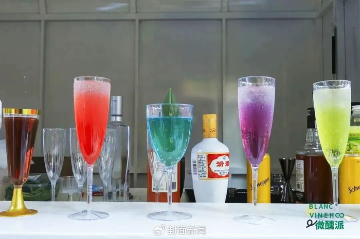 纵观汾酒近年来的动作，其正在用行动唤醒年轻消费者。