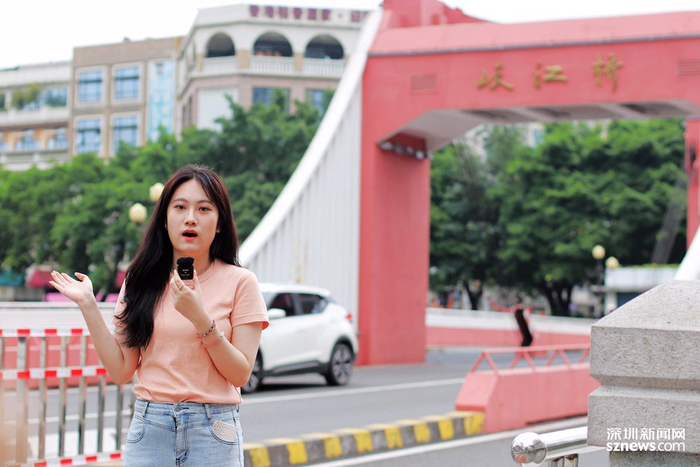 深圳新闻网记者杨佳慧在岐江桥出镜。