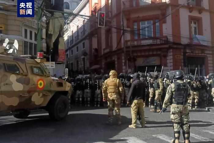 玻利维亚政变：坦克挺进总统府