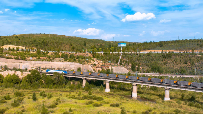 包神铁路集团保供列车 李尚昆摄