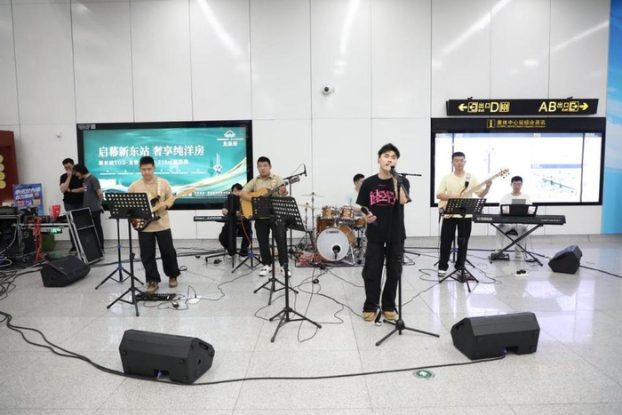 3号线奥体中心站首次举办的毕业季主题音乐会  