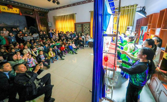 孝义皮影木偶基地常态化开展中小学生传统文化教育。