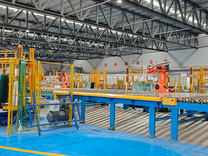 图为6月6日，株洲时代新材料科技股份有限公司蒙西分公司正在抓紧生产风机叶片