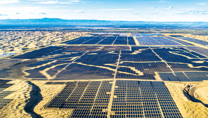 　　图为鄂尔多斯市达拉特光伏发电应用领跑基地