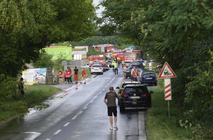 斯洛伐克客运列车与公共汽车相撞 已致6人死亡