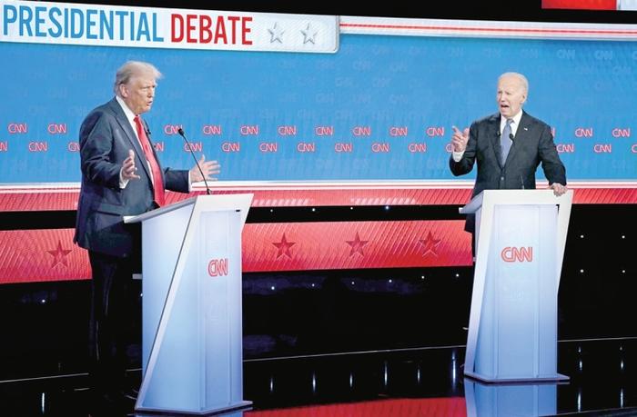 当地时间27日晚，美国总统拜登（右）与前总统特朗普进行大选首场电视辩论。（视觉中国）