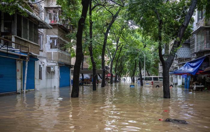 广西桂林江河倒灌导致城市内涝积水