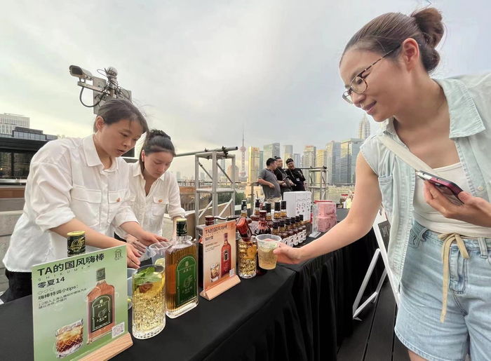 City drink与夏日夜生活深度结合。劳动报记者贡俊祺 摄影