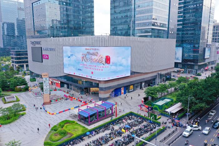 设计之都广州，“中华经典诵读大会”（第二季）宣推海报登上大屏幕