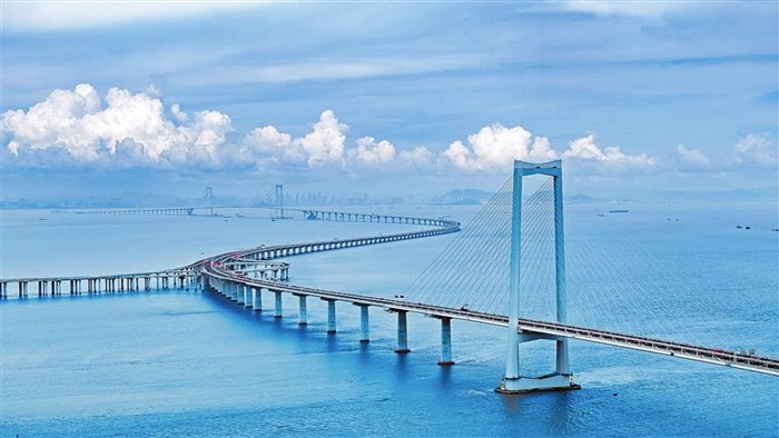    海上长虹—深中通道。  梁家文 摄