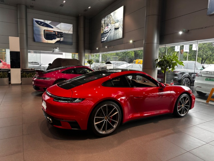 上海浦东保时捷销售中心。本报记者李嫒嫒摄 