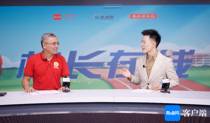 徐强做客《校长在线》 记者 陈明文 摄