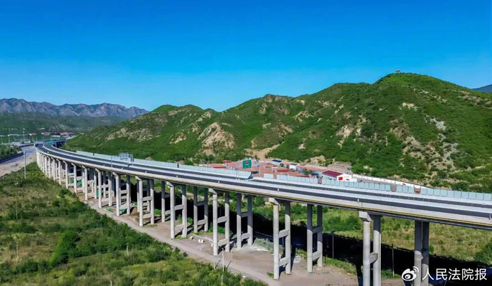 图为109新线高速公路。