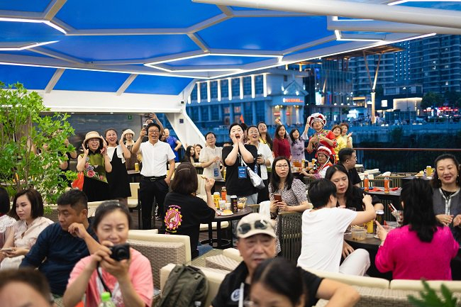 （图8）游轮活动欢聚一堂