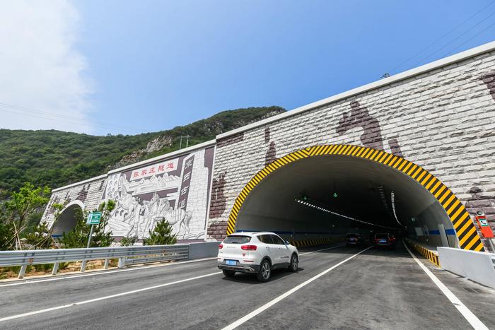 图为京蔚高速公路陈家庄隧道。 