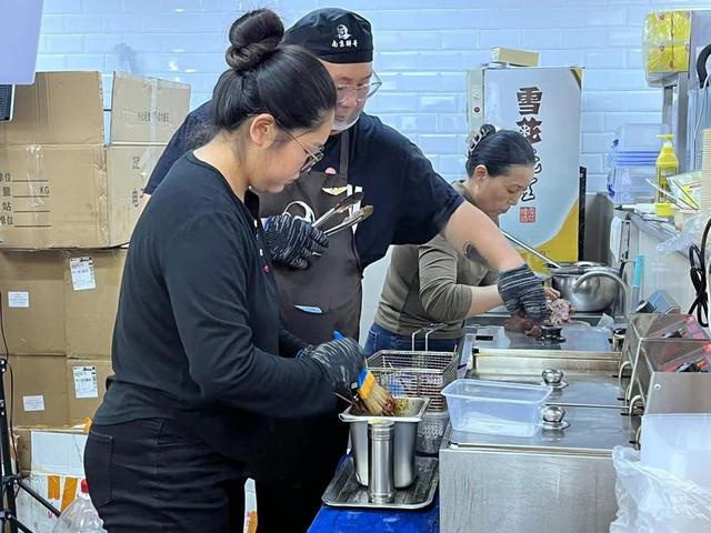 邱绍春和刘纯佳夫妻俩。 杨书源摄