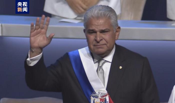 巴拿马当选总统穆利诺宣誓就职