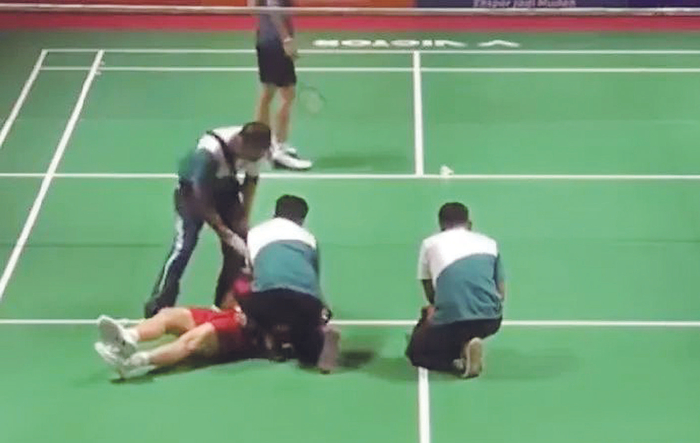     医护人员的表现被网友批不专业