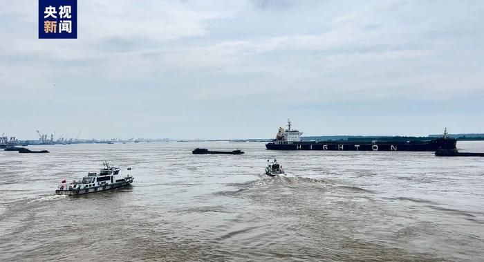 福建海警查扣一艘涉嫌非法捕捞台湾省籍渔船