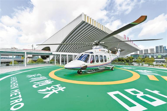 国内首个“低空+轨道”空铁联运项目在深圳北站枢纽东广场开航。深圳晚报记者 严文婷 摄