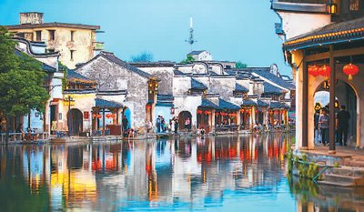 浙江湖州南浔古镇百间楼夜色迷人。屠旭东摄（人民图片）