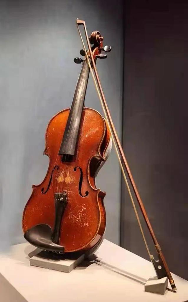 聂耳创作《义勇军进行曲》时使用的小提琴。（云南省博物馆供图）