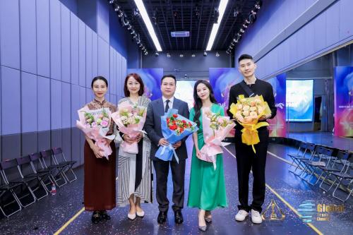 (左起:富漪女士、武艺女士、任冬明先生、唐琳女士、孟飞先生)