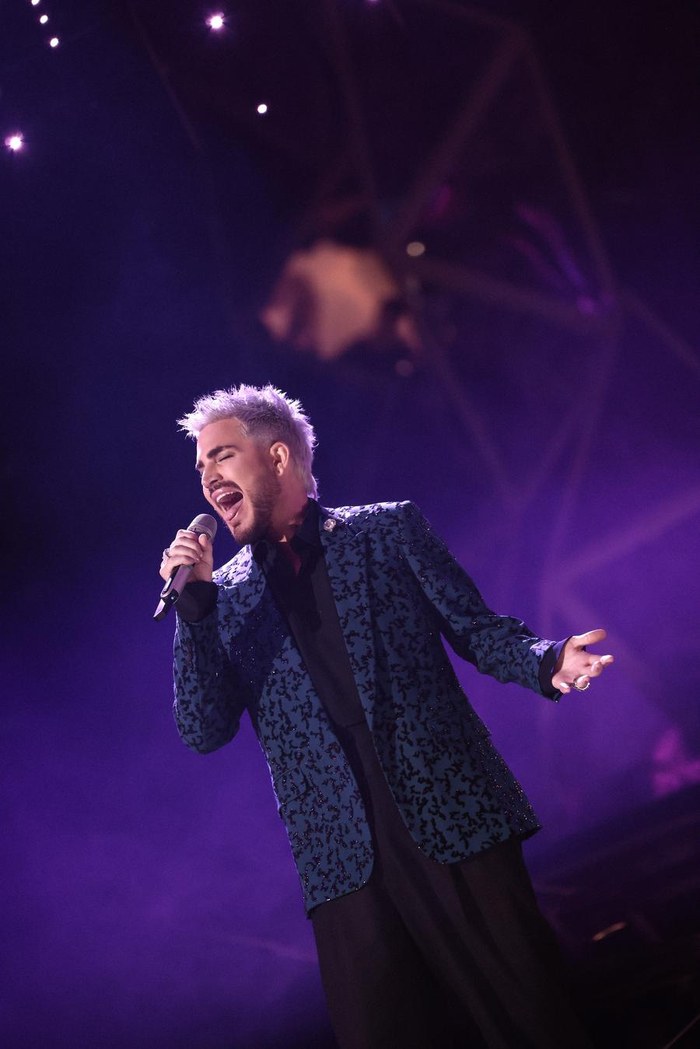 5月25日，美国歌手亚当·兰伯特在《歌手2024》舞台上演出。新华社发（湖南卫视供图）