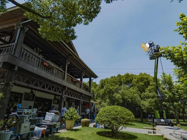 剧组来到乡村马龙拍摄