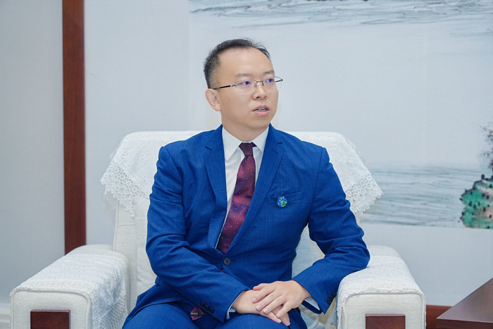 林云锋教授接受专访。会务组供图