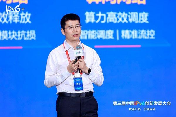 华为数据通信产品线副总裁吴局业发表演讲