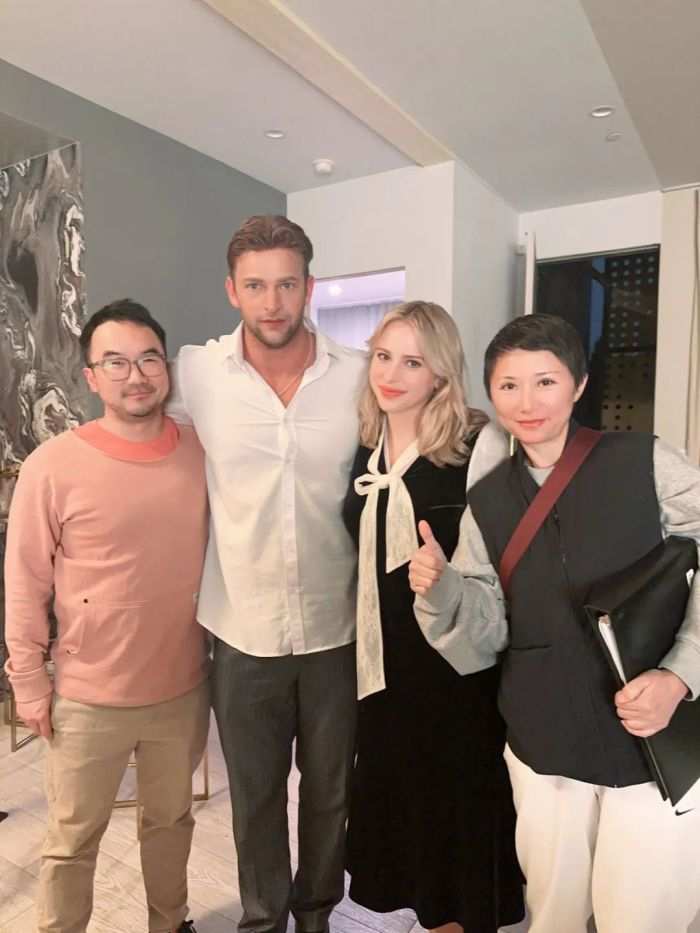 高维那、项思宁与演员合影；受访者供图