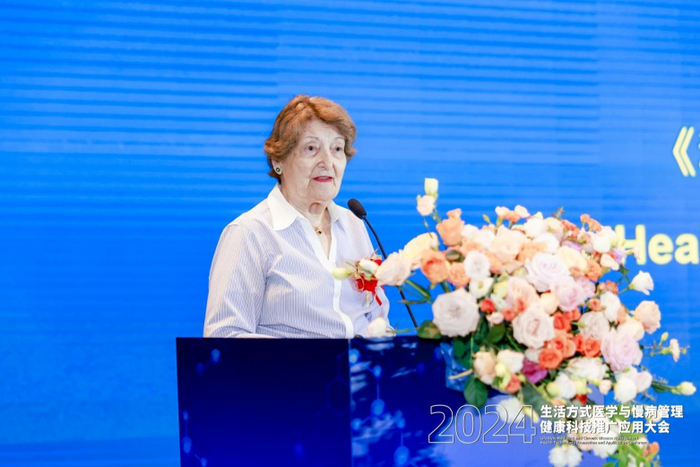 世界营养运动与健康委员会主席西莫普勒斯