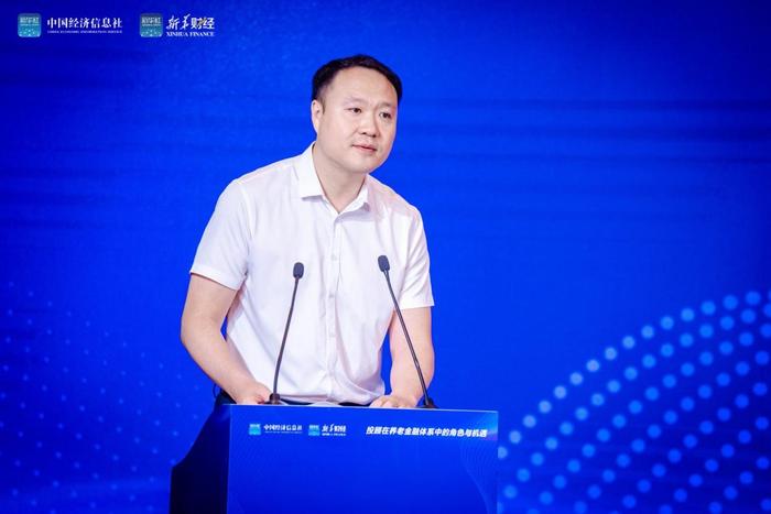 新华社中国经济信息社党委常委、副总裁杨苜致辞